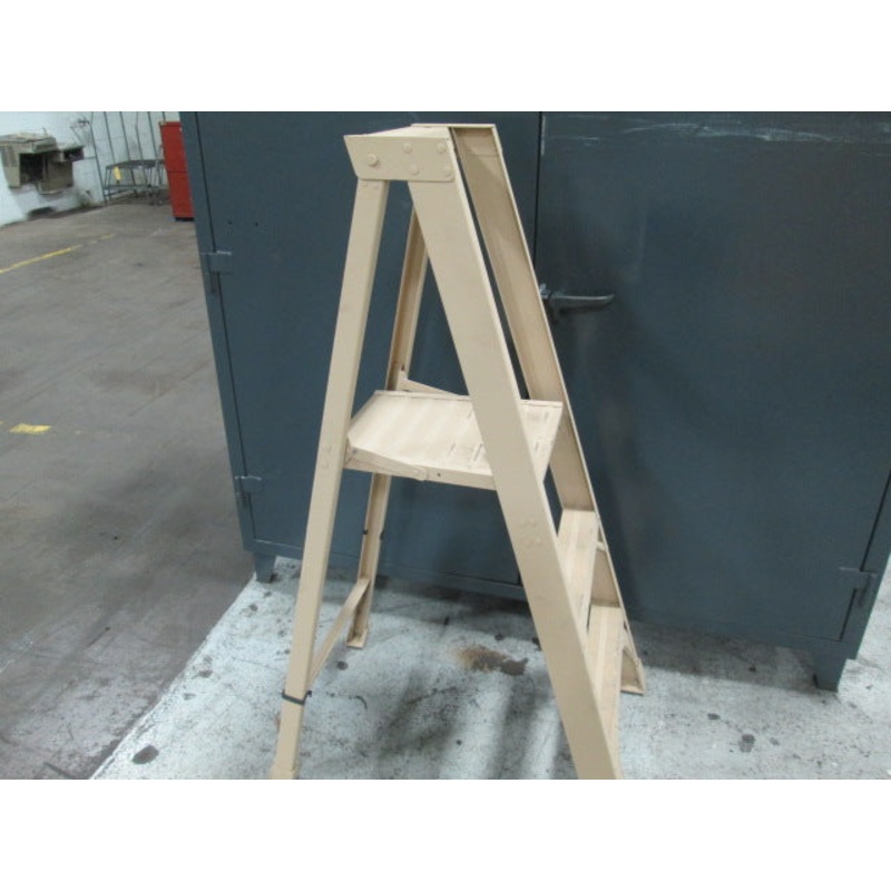 SHOX  LOUISVILLE LADDER STEP LADDER