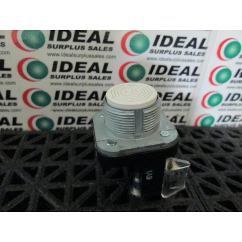 ALLEN BRADLEY 800T-A5A White Flush Head Push Button 1NO 1 NC