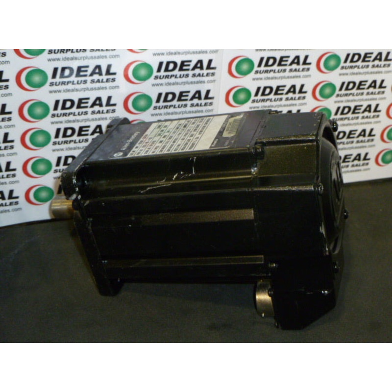 Allen Bradley MPL-B320P-SJ22AA Brushless Servo Motor Nice!