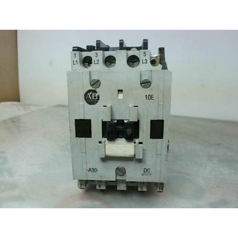Allen Bradley 100-A30NZ3   9 AMP  24 VDC  3PH Contactor Starter