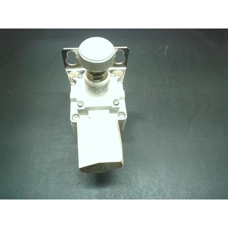 SMC IR3020-04BG Precision Regulator 1/2 w/Gauge