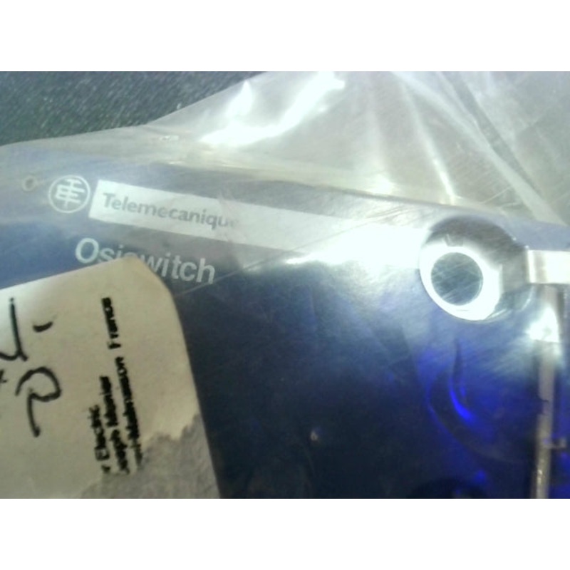 Telemecanique ZCMD21M12 Osiswitch Limit Switch 240VAC