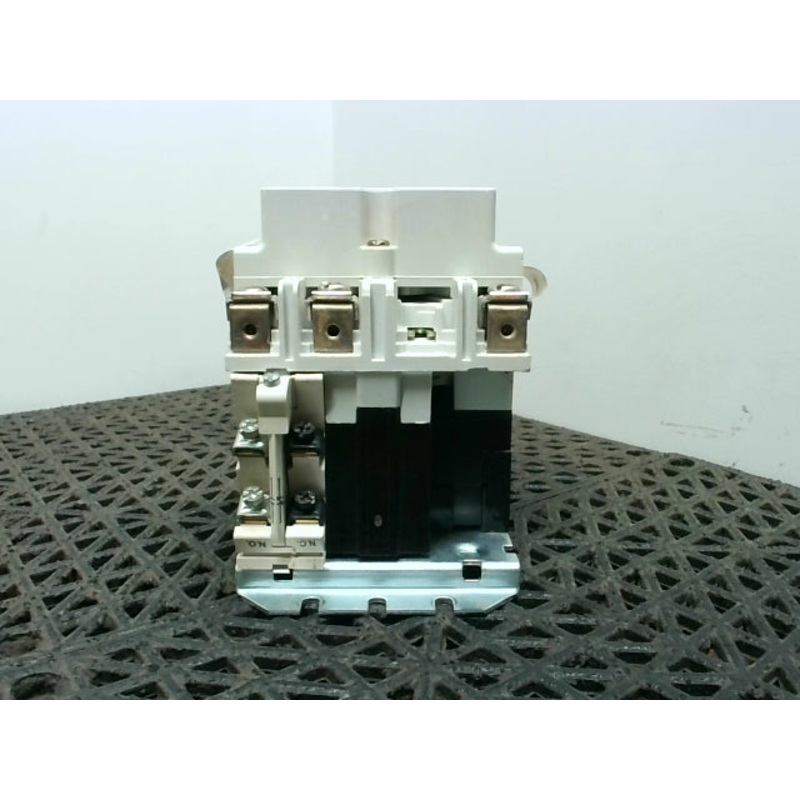 CUTLER HAMMER A202K1CAM 3 Pole 30 AMP Latched AC Lighting Contactor 120VAC