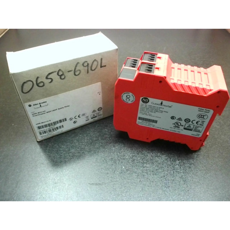 Allen Bradley 440R-M23143 B GuardMaster Safety Relay Ser.B