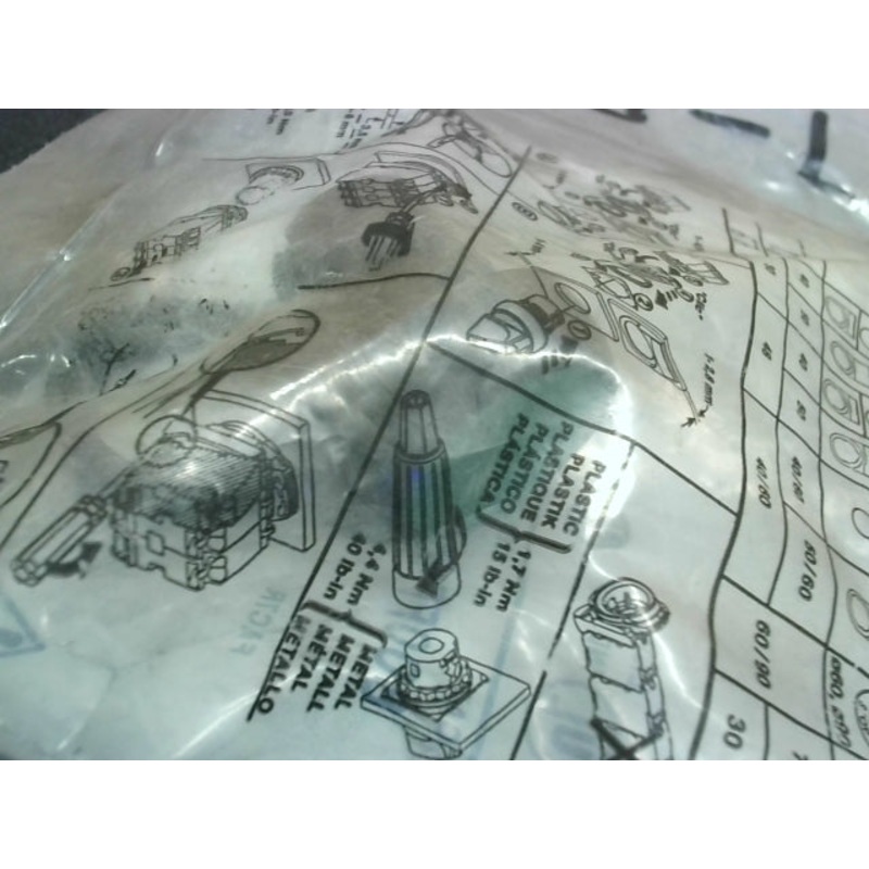 Allen-Bradley 800FP-F3PX10 Head Push Button Flush Green Ser.A