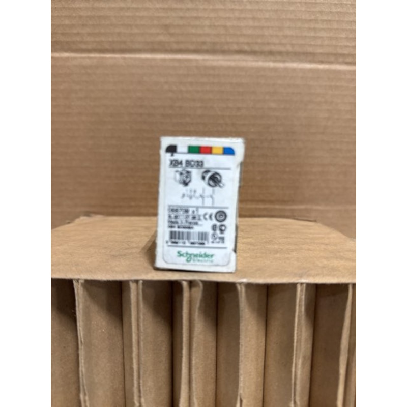 Schneider Electric XB4BD33 Selector Switch 3-Position Black