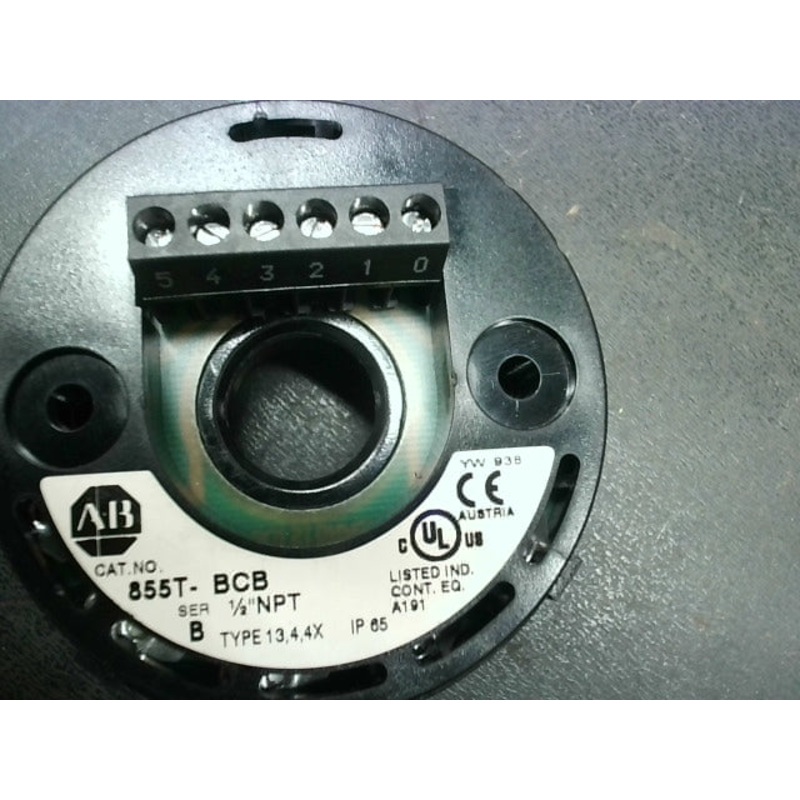 Allen-Bradley 855T-BCB Stack Light Base Ser B Surface Mount Base & Cap 1/2 NPT