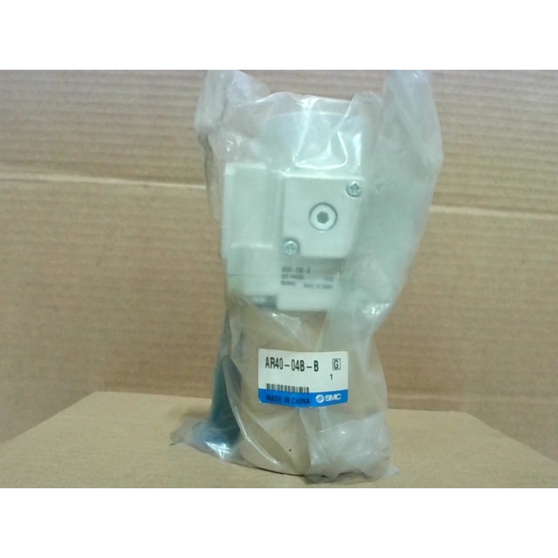 SMC AR40-04B-B Pneumatic Regulator w/ Bracket