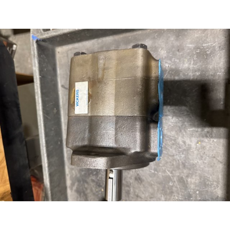 Vickers 5V30A-1C22LHydraulic Vane Pump 1800 RPM 17.5 MPa Clockwise Rotation