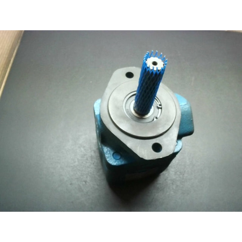 Vickers M2-210-35-11C-13 Hydraulic Vane Motor Bi-Directional Rotation 3/4 NPTF Dual Ports SAE-A 2 Bolt Mount Flange