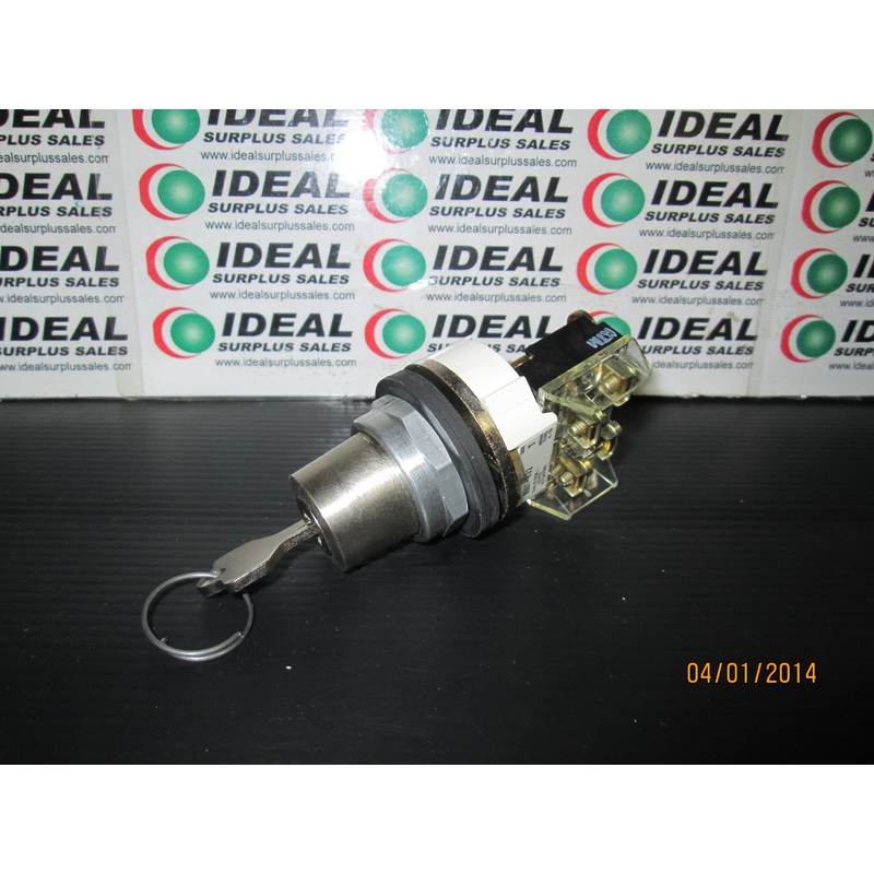 Allen Bradley 800T-H32A Cylinder Lock Selector Switch