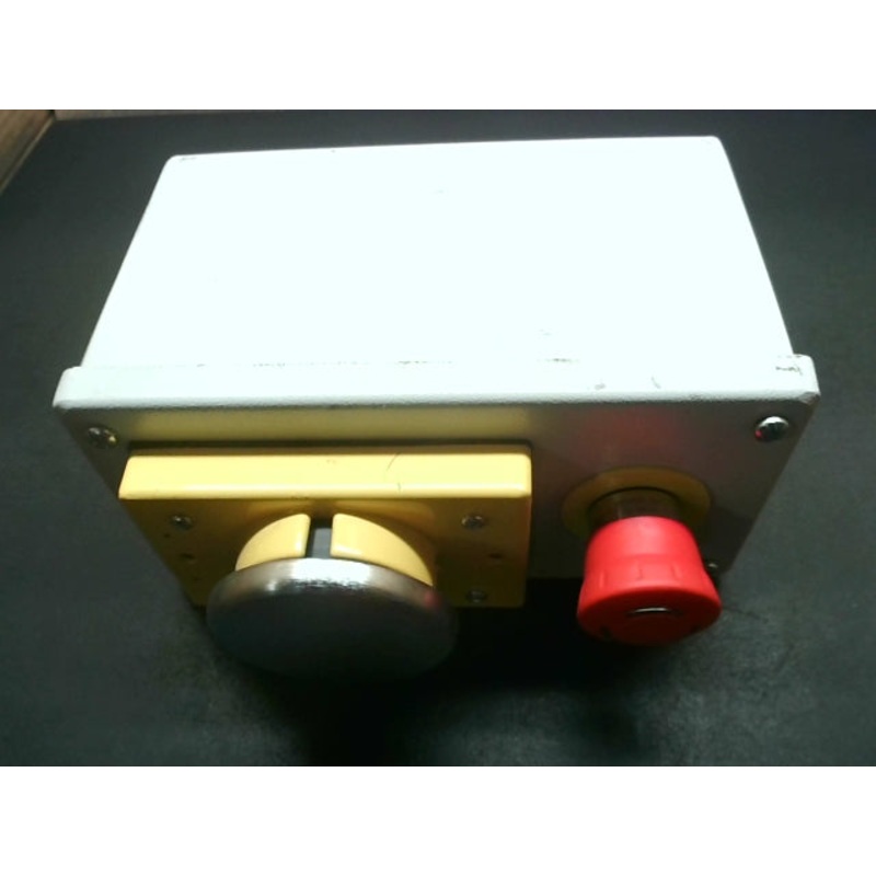 Allen Bradley 800P-F2CAV Pushbutton Switch Operator w/ Housing Ser E